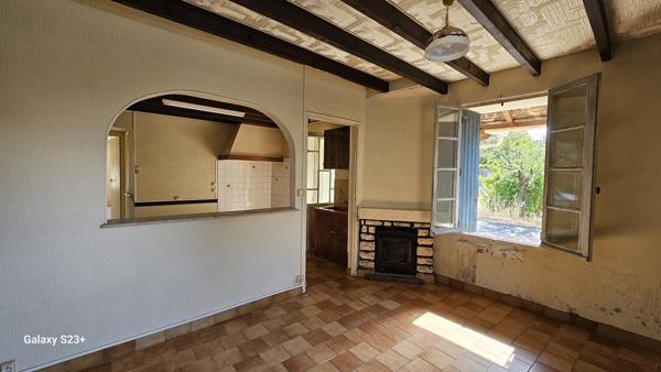 MAISON EN PIERRE A RENOVER