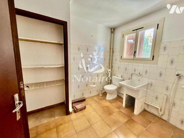 Perpignan Kennedy – Ensemble immobilier avec appartement T4, T2 loué, local indépendant et garage.