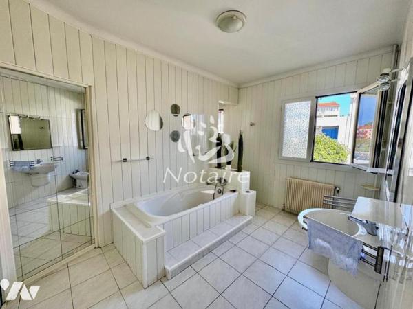 Perpignan Kennedy – Ensemble immobilier avec appartement T4, T2 loué, local indépendant et garage.