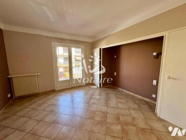 Perpignan Kennedy – Ensemble immobilier avec appartement T4, T2 loué, local indépendant et garage.