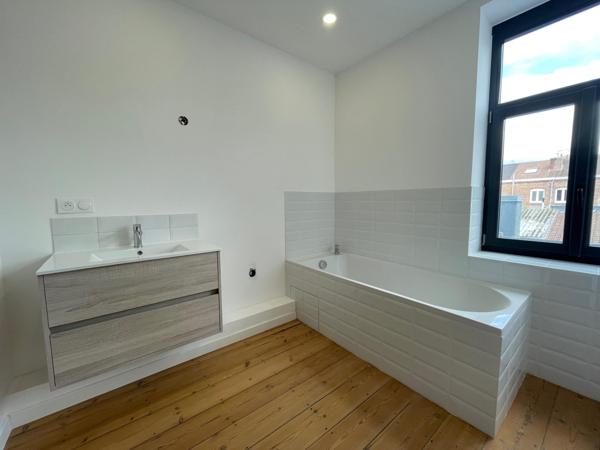 Maison 1930 rénovée avec extérieur – Lille / Lomme