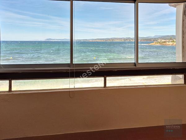 Appartement  de 1 pièce  pieds dans l'eau à six fours les plages