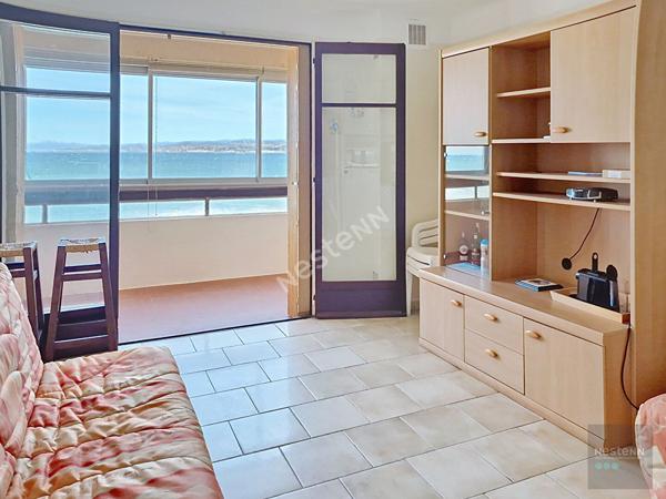 Appartement  de 1 pièce  pieds dans l'eau à six fours les plages