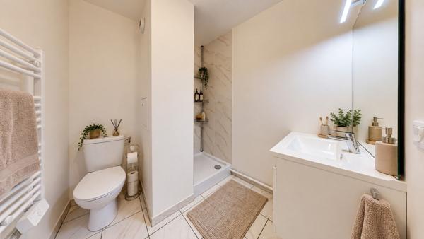 Superbe Duplex F4 (2023) avec 2 Places de Parking ? Sous Garantie Décennale à Le Mesnil-en-Thelle (DPE A)