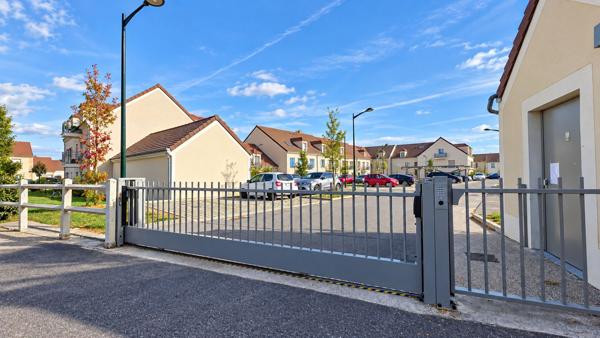Superbe Duplex F4 (2023) avec 2 Places de Parking ? Sous Garantie Décennale à Le Mesnil-en-Thelle (DPE A)