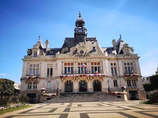 03200 VICHY -  MAISON DE VILLE 3 PIÈCES AVEC GARAGE AVEC PATIO