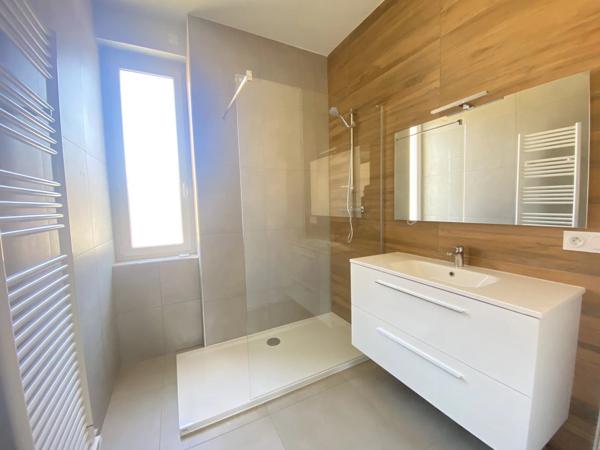 03200 VICHY -  MAISON DE VILLE 3 PIÈCES AVEC GARAGE AVEC PATIO