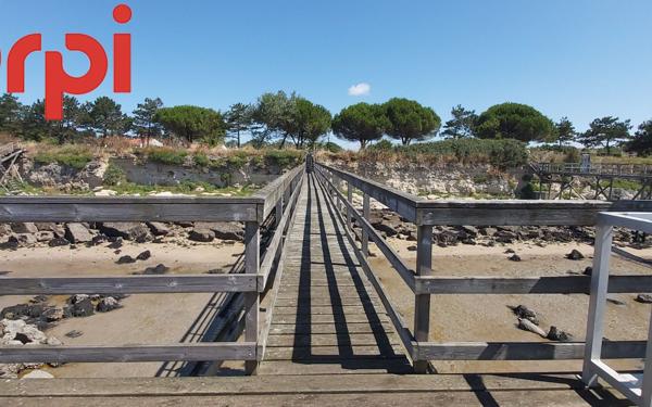 Maison à vendre    2 pièces •  Port-des-Barques