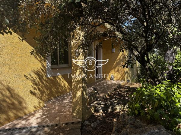 Élégante villa de plain-pied de 170 m² avec vue sur la garrigue