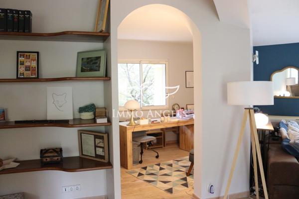 Élégante villa de plain-pied de 170 m² avec vue sur la garrigue