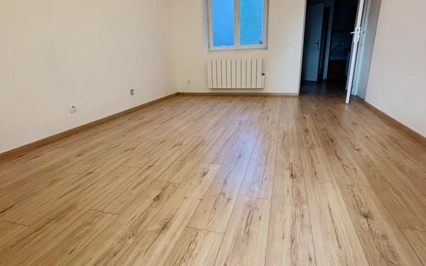 Maison à vendre    3 pièces • 95 m2 Saint-Quentin