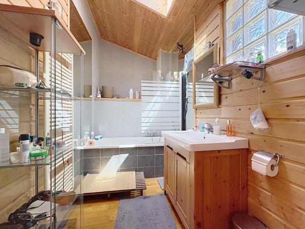 Faibles charges, confort moderne et cadre paisible : un bien rare à saisir rapidement.