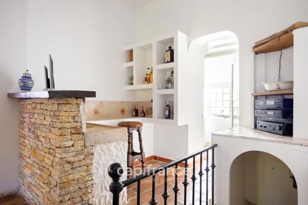 Marseille 11ème La Valentine/St Menet, Maison de 300m2 sur un Terrain de 2700m2 avec deux piscines, dépendances et garages.