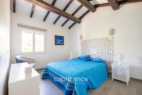 Marseille 11ème La Valentine/St Menet, Maison de 300m2 sur un Terrain de 2700m2 avec deux piscines, dépendances et garages.