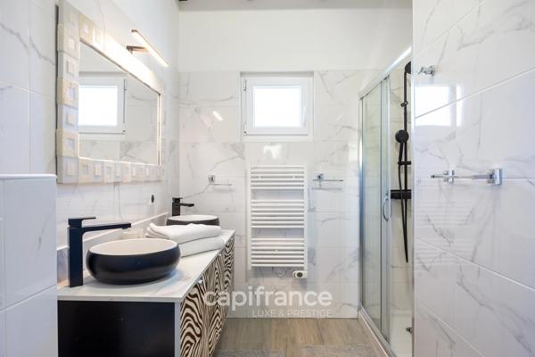 Marseille 11ème La Valentine/St Menet, Maison de 300m2 sur un Terrain de 2700m2 avec deux piscines, dépendances et garages.