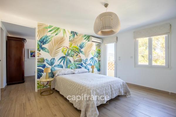 Marseille 11ème La Valentine/St Menet, Maison de 300m2 sur un Terrain de 2700m2 avec deux piscines, dépendances et garages.