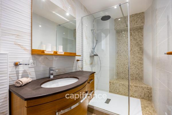 Marseille 11ème La Valentine/St Menet, Maison de 300m2 sur un Terrain de 2700m2 avec deux piscines, dépendances et garages.