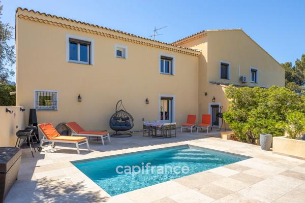 Marseille 11ème La Valentine/St Menet, Maison de 300m2 sur un Terrain de 2700m2 avec deux piscines, dépendances et garages.