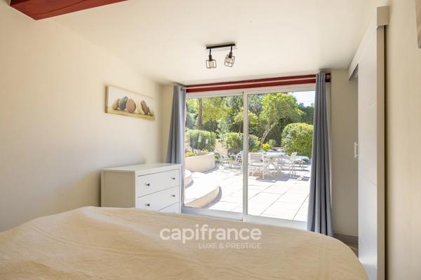 Marseille 11ème La Valentine/St Menet, Maison de 300m2 sur un Terrain de 2700m2 avec deux piscines, dépendances et garages.