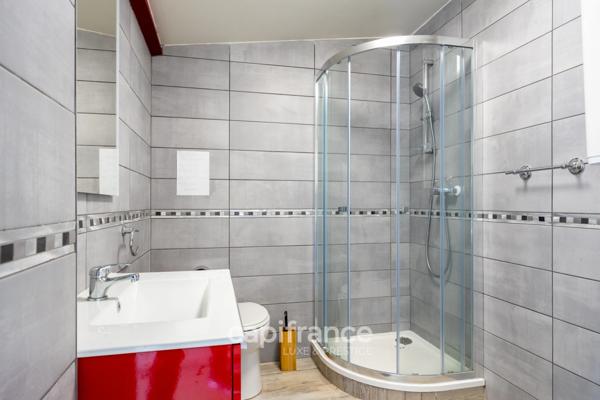 Marseille 11ème La Valentine/St Menet, Maison de 300m2 sur un Terrain de 2700m2 avec deux piscines, dépendances et garages.