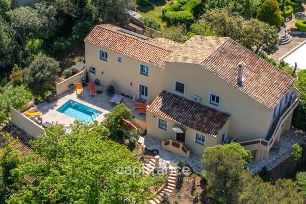 Marseille 11ème La Valentine/St Menet, Maison de 300m2 sur un Terrain de 2700m2 avec deux piscines, dépendances et garages.