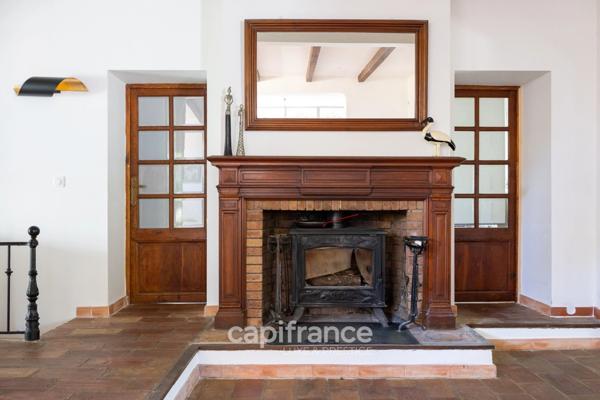 Marseille 11ème La Valentine/St Menet, Maison de 300m2 sur un Terrain de 2700m2 avec deux piscines, dépendances et garages.