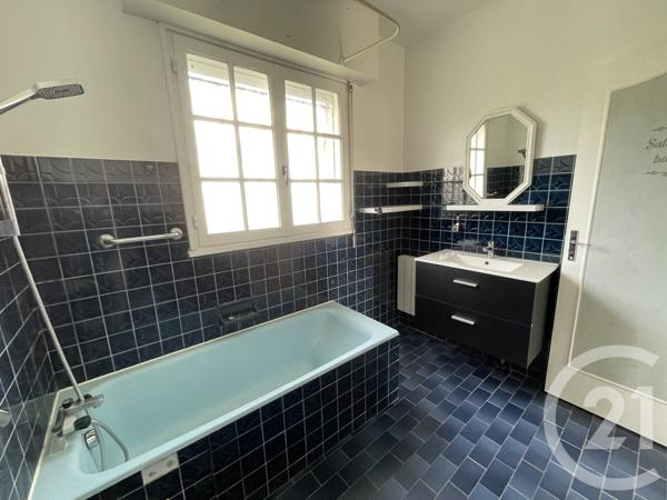Maison à vendre  5 pièces - 123,01 m 2   MEDIS  - 17