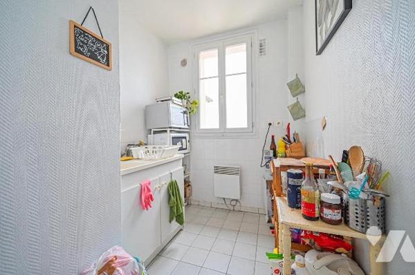 proche de tous commerces et services  - Appartement T3  à Vendre à Bagnolet (93170) 

Cet app...