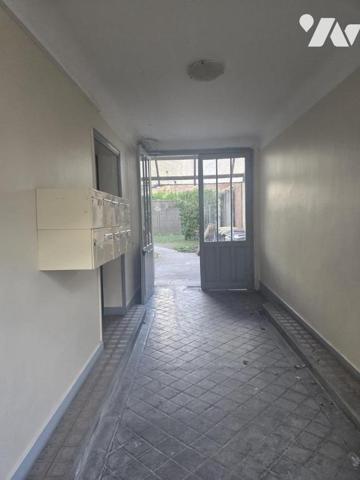 proche de tous commerces et services  - Appartement T3  à Vendre à Bagnolet (93170) 

Cet app...