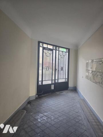 proche de tous commerces et services  - Appartement T3  à Vendre à Bagnolet (93170) 

Cet app...