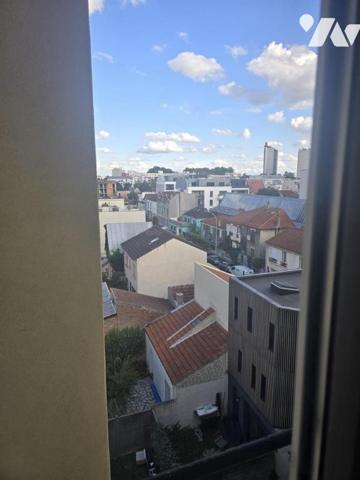 proche de tous commerces et services  - Appartement T3  à Vendre à Bagnolet (93170) 

Cet app...