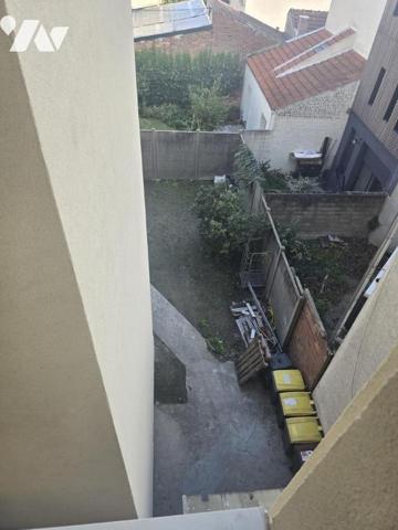 proche de tous commerces et services  - Appartement T3  à Vendre à Bagnolet (93170) 

Cet app...