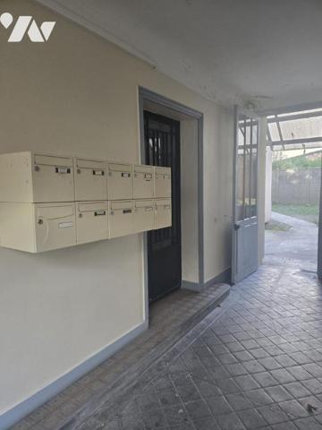 proche de tous commerces et services  - Appartement T3  à Vendre à Bagnolet (93170) 

Cet app...