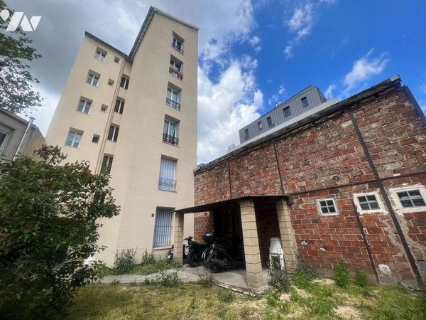 proche de tous commerces et services  - Appartement T3  à Vendre à Bagnolet (93170) 

Cet app...