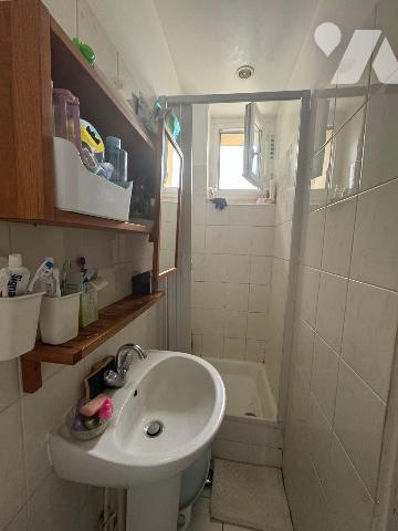 proche de tous commerces et services  - Appartement T3  à Vendre à Bagnolet (93170) 

Cet app...