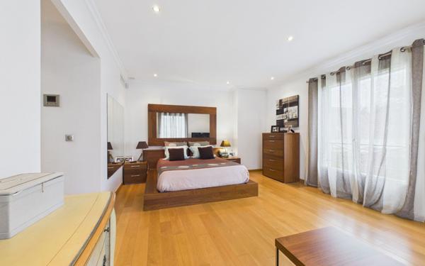 Maison à vendre    8 pièces • 350 m2 Meaux