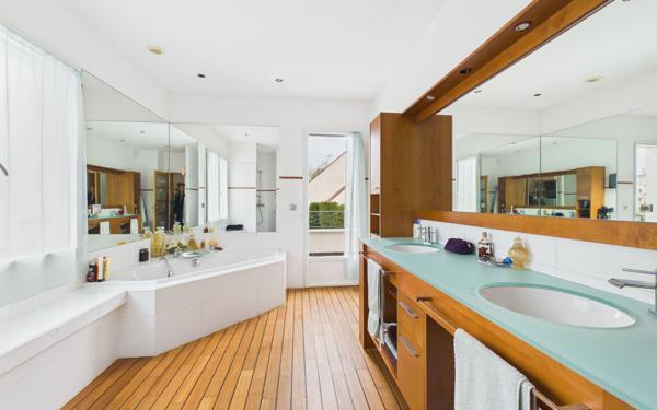 Maison à vendre    8 pièces • 350 m2 Meaux