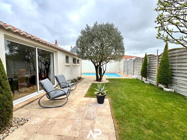 Maison - 7 pièces - La Rochelle €699 000 ** - Référence JH588D6
