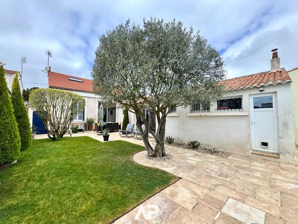 Maison - 7 pièces - La Rochelle €699 000 ** - Référence JH588D6