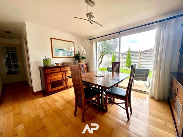 Maison - 7 pièces - La Rochelle €699 000 ** - Référence JH588D6