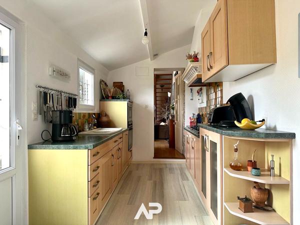 Maison - 7 pièces - La Rochelle €699 000 ** - Référence JH588D6