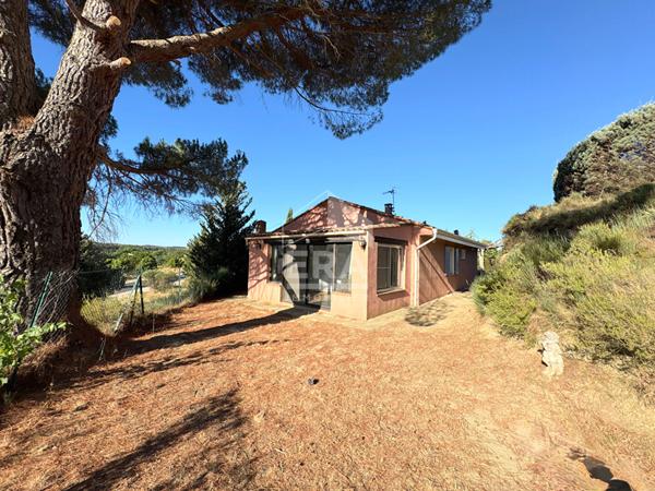 A VENDRE 84240 LA TOUR D'AIGUES MAISON PLAIN PIED TYPE 4 PIECES D'ENVIRON  83M² SUR UN TERRAIN DETACHABLE DE 2800M² AVEC GARAGE