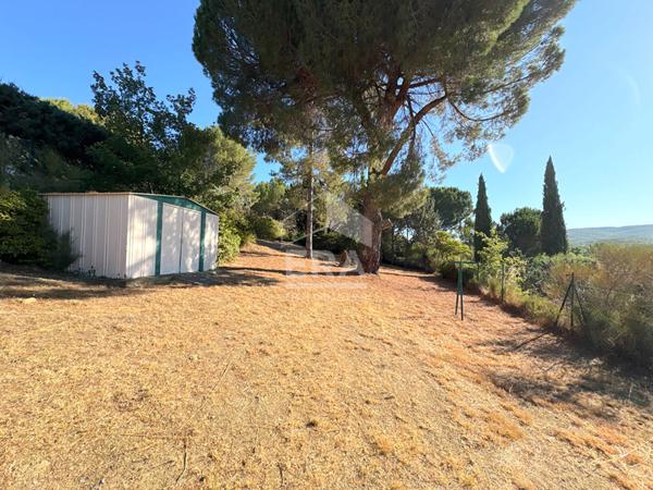 A VENDRE 84240 LA TOUR D'AIGUES MAISON PLAIN PIED TYPE 4 PIECES D'ENVIRON  83M² SUR UN TERRAIN DETACHABLE DE 2800M² AVEC GARAGE