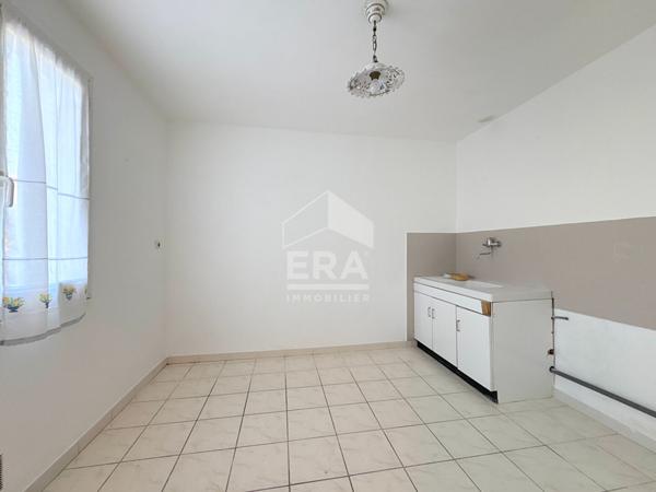 A VENDRE 84240 LA TOUR D'AIGUES MAISON PLAIN PIED TYPE 4 PIECES D'ENVIRON  83M² SUR UN TERRAIN DETACHABLE DE 2800M² AVEC GARAGE