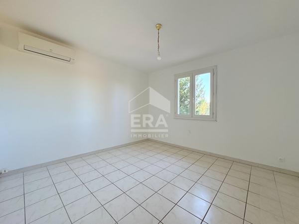 A VENDRE 84240 LA TOUR D'AIGUES MAISON PLAIN PIED TYPE 4 PIECES D'ENVIRON  83M² SUR UN TERRAIN DETACHABLE DE 2800M² AVEC GARAGE