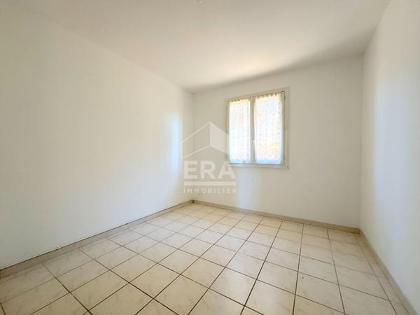 A VENDRE 84240 LA TOUR D'AIGUES MAISON PLAIN PIED TYPE 4 PIECES D'ENVIRON  83M² SUR UN TERRAIN DETACHABLE DE 2800M² AVEC GARAGE