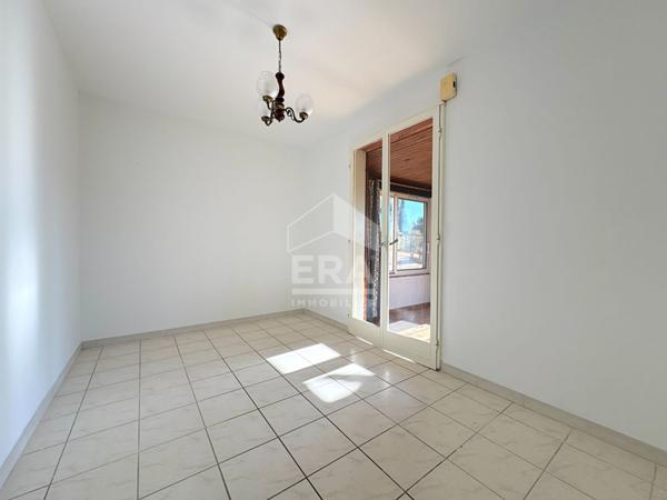 A VENDRE 84240 LA TOUR D'AIGUES MAISON PLAIN PIED TYPE 4 PIECES D'ENVIRON  83M² SUR UN TERRAIN DETACHABLE DE 2800M² AVEC GARAGE