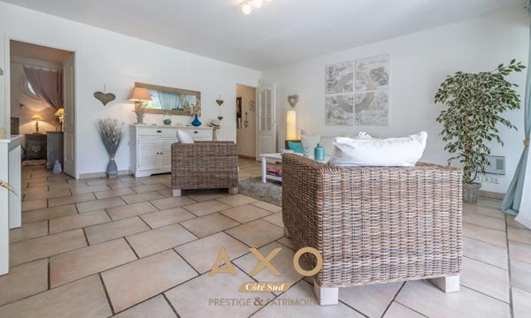 BANDOL - APPARTEMENT - T3 - TERRASSE - JARDIN - PLACE PRIVATIVE - 439 000