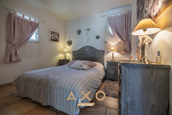 BANDOL - APPARTEMENT - T3 - TERRASSE - JARDIN - PLACE PRIVATIVE - 439 000