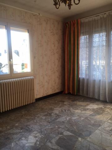 Baugy (18800) Maison 4 pièces édifiée sur Sous-Sol sur parcelle de 750m2 Centre de Baugy